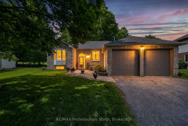 Detached at 48 Fairway Crescent, Wasaga Beach, ON L9Z 1B8