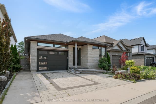 Detached at 31 Berkshire Drive, St. Catharines, ON L2M 0C2