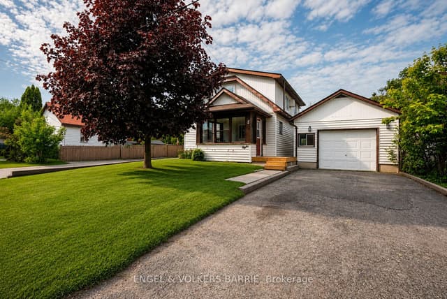 Detached at 8 GEORGE Street N, Orillia, ON L3V 2V2