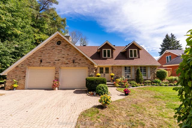 Detached at 449 6th Avenue W, Owen Sound, ON N4K 6K1