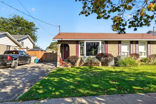 Semi-Detached at 45 Green Maple Drive, St. Catharines, ON L2P 3P4