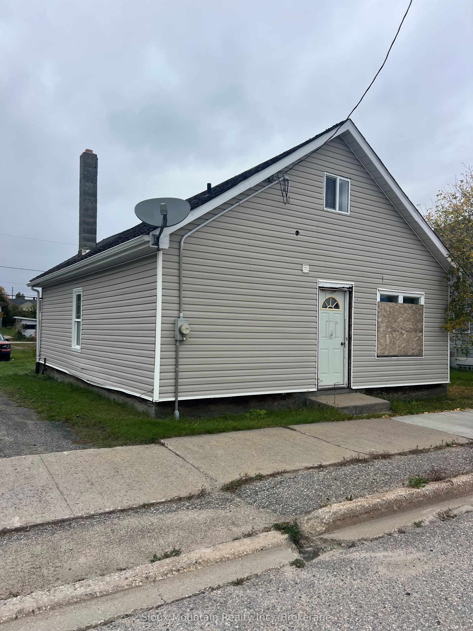38 King St