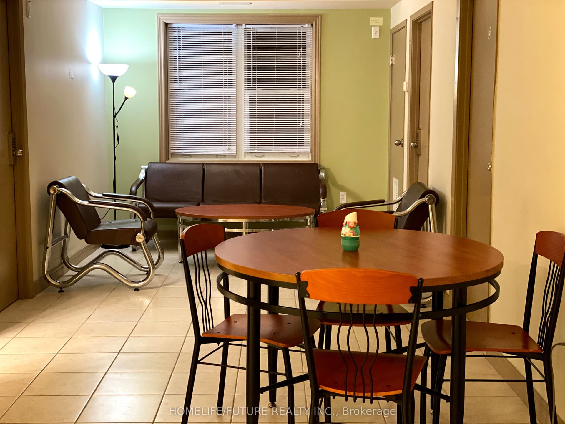 Suite 402 · Floor 4, Unit 402 · 271 Lester St