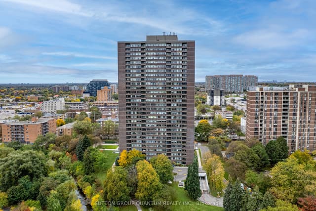 Condo Apartment at 3100 Kirwin Avenue Ph04, Mississauga, ON L5A 3S6