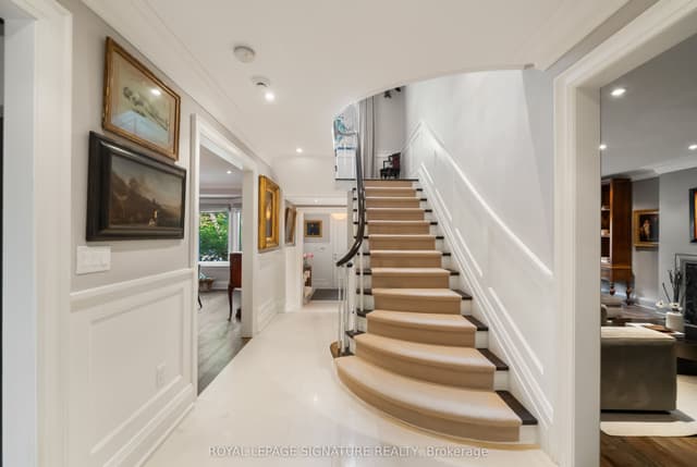 Detached at 230 Strathallan Wood, Toronto, ON M5N 1T4, Toronto C04