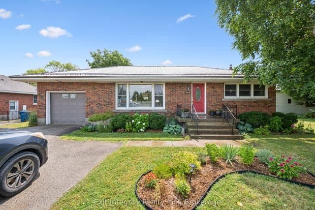 Detached at 1065 Erie Street, Stratford, ON N5A 6S4