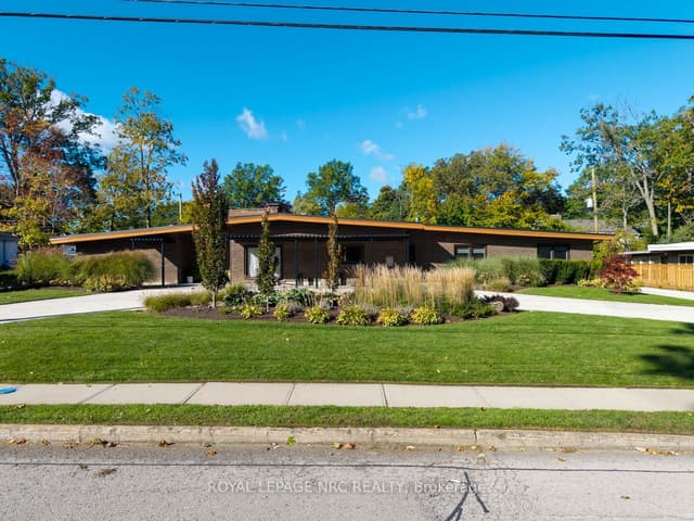 Detached at 100 Marsdale Drive, St. Catharines, ON L2T 3S9