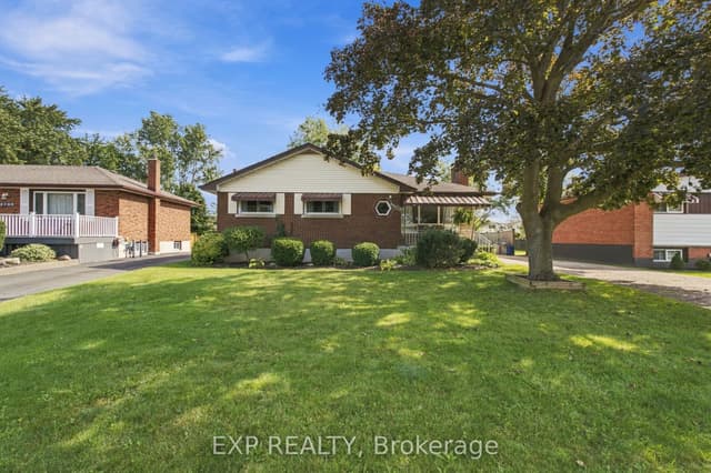 Detached at 8800 Champlain Drive, Niagara Falls, ON L2G 6Y6