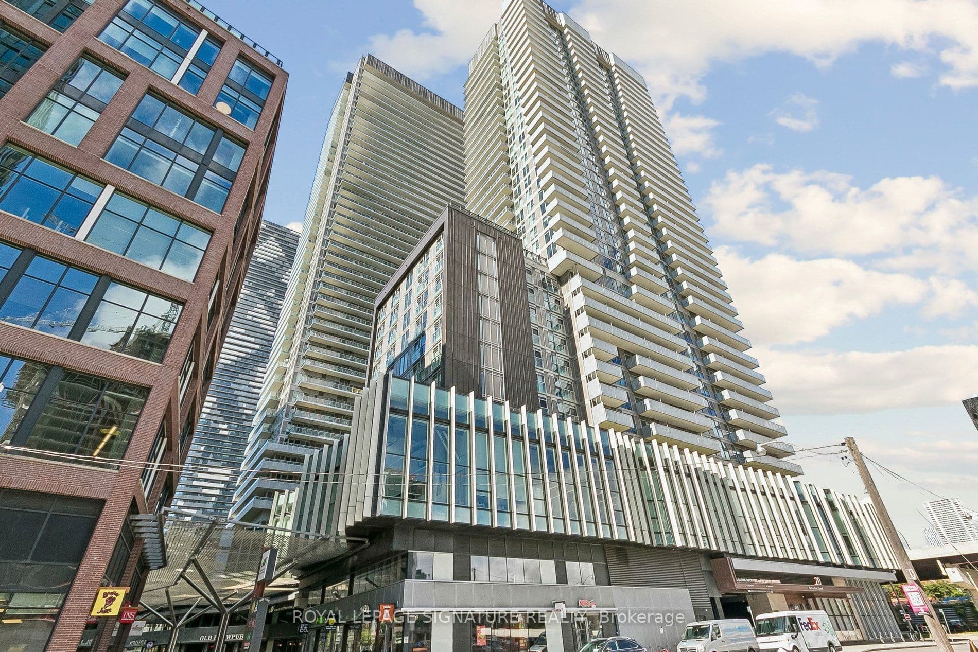 Suite 1006 · Floor 10, Unit 1006 · 20 Richardson St