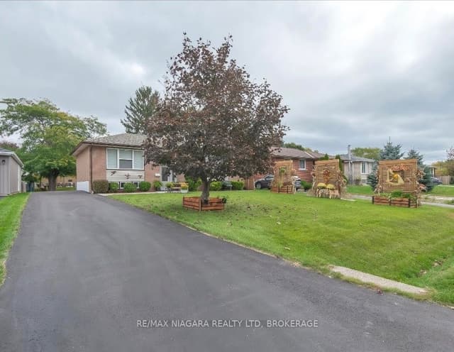 Detached at 10 First Avenue, Port Colborne, ON L3K 5N4