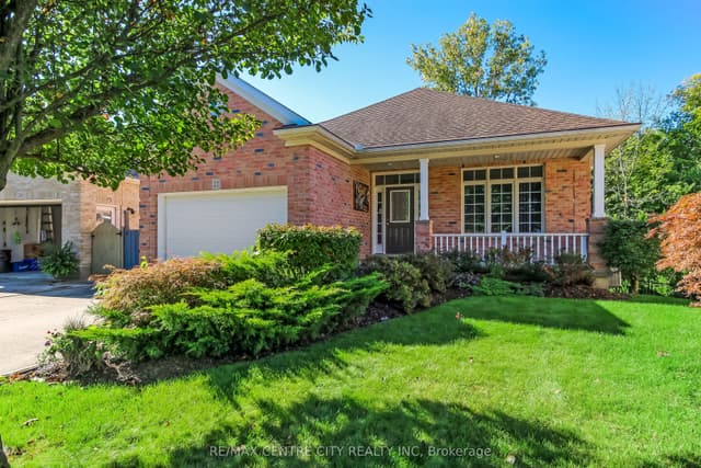 Detached at 22 Harrington Crescent, St. Thomas, ON N5R 6J1