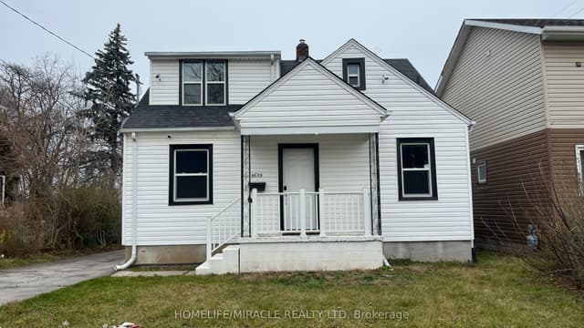 Detached at 5659 Robinson Street, Niagara Falls, ON L2G 2B1