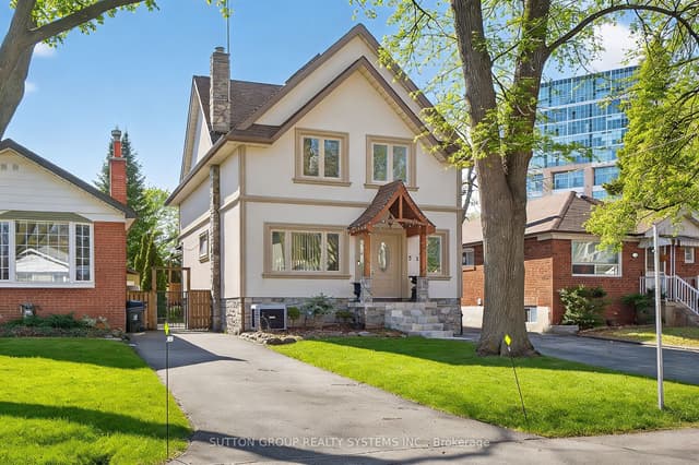 Detached at 32 Green Lanes, Toronto, ON M8Z 4V6, Toronto W08