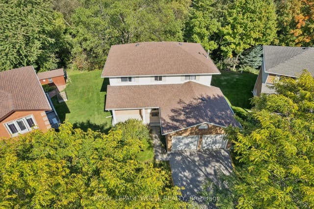 Detached at 42 Mitton Place, Kitchener, ON N2R 1B4