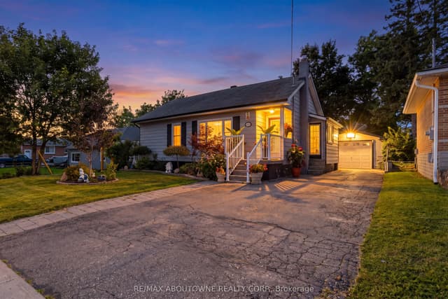 Detached at 8 Wauchope Avenue, Cambridge, ON N1R 1A5