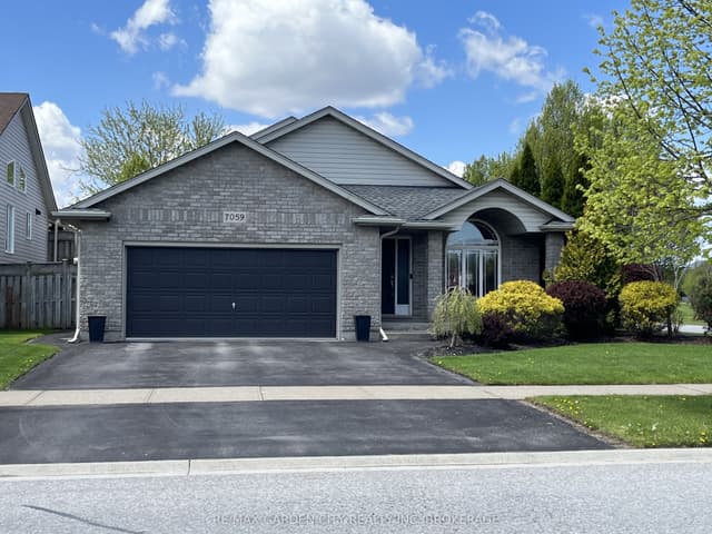 Detached at 7059 Parkside Road, Niagara Falls, ON L2H 3L6