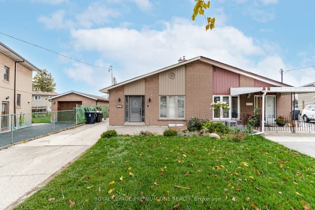 Att/Row/Townhouse at 49 Gulfstream Road E, Toronto, ON M9M 1S4, Toronto W05
