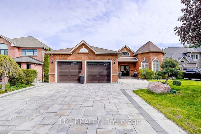 Detached at 585 Holgate Circle, Newmarket, ON L3X 1V8