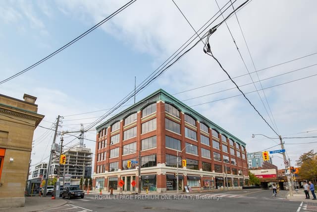 Office at 672 Dupont Street 403, Toronto, ON M6G 1Z6, Toronto W02