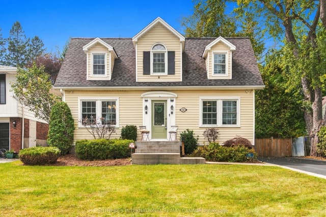 Detached at 40 Valleyview Drive, Hamilton, ON L9G 2A5