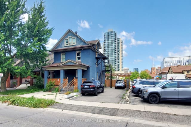 Multiplex at 8 Mill Street N, Brampton, ON L6X 1S6