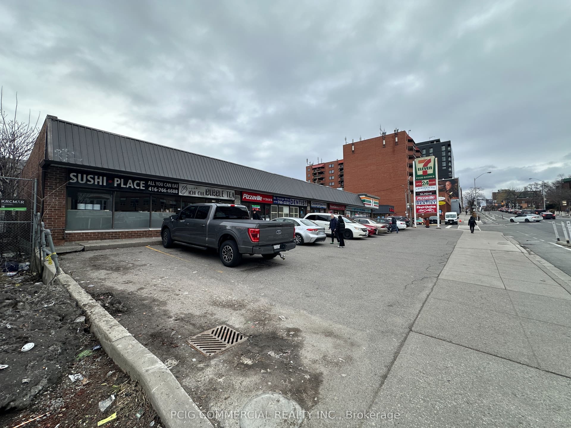 Unit 6, Unit 6 · 1730 Bloor St W