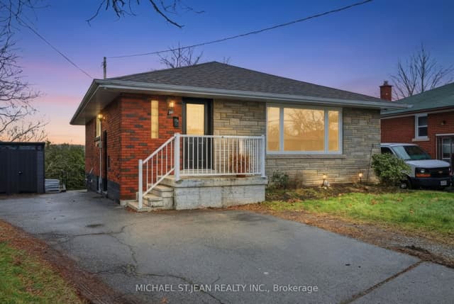 Detached at 20 Nelligan Place, Hamilton, ON L8K 4X7