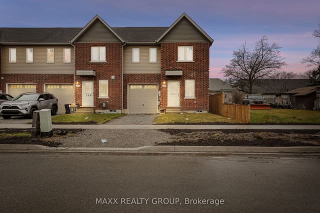Att/Row/Townhouse at 352 Alberta Street, Welland, ON L3B 0K5