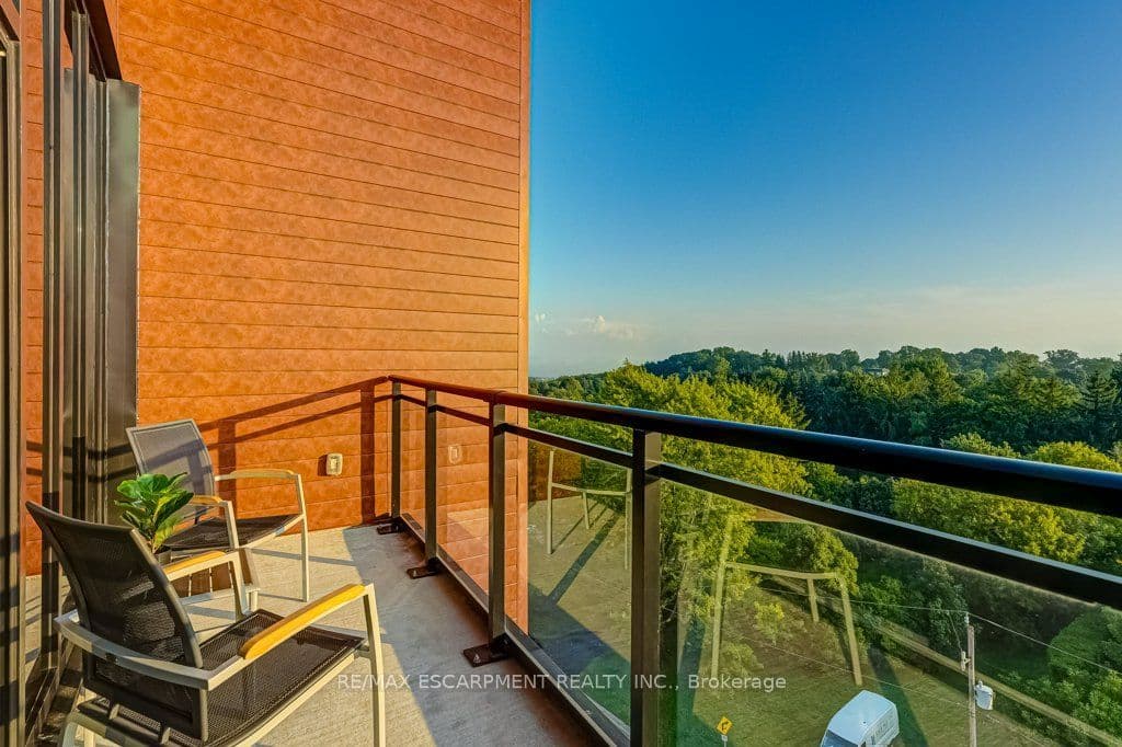 Suite 711 · Floor 7, Unit 711 · 30 Hamilton St S