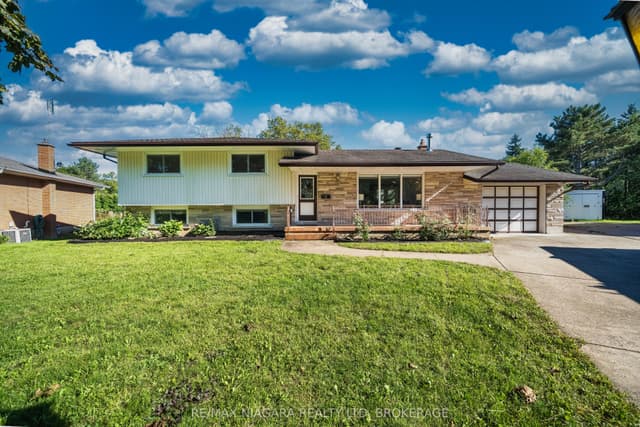 Detached at 8 Fernwood Terrace, St. Catharines, ON L2T 3W5