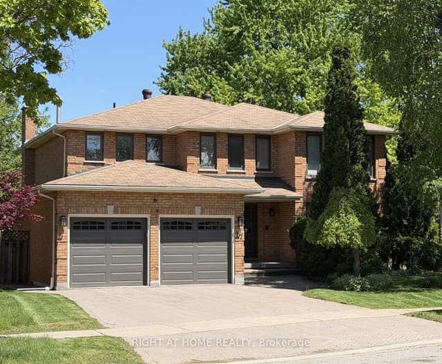 Detached at 17 Piccadilly Road, Richmond Hill, ON L4B 1S5