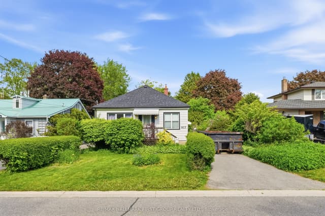 Detached at 917 Green Street, Whitby, ON L1N 4G4