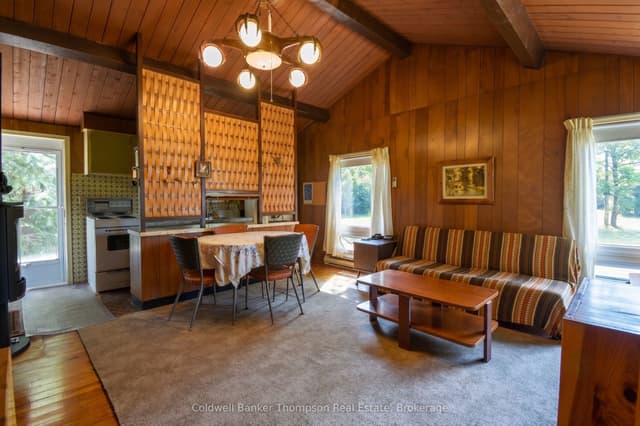 Detached at 4293 Ravenscliffe Road, Huntsville, ON P1H 2J2