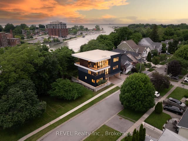 Detached at 5 Michigan Avenue, St. Catharines, ON L2N 4G7