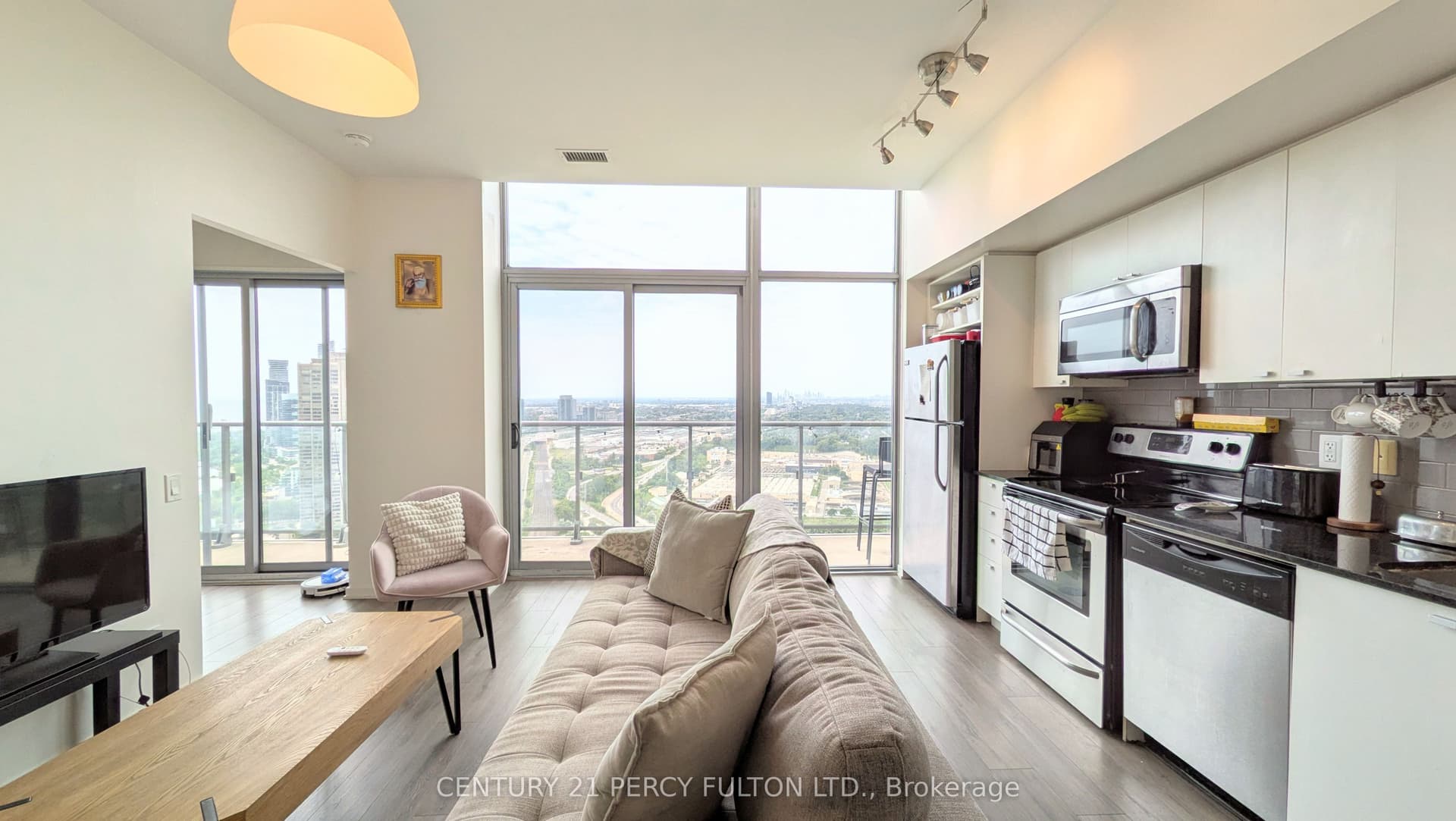 Suite 3505 · Floor 35, Unit 3505 · 105 The Queensway