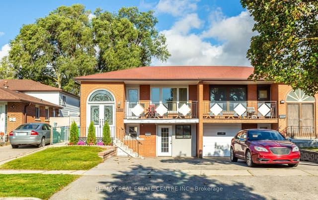 Semi-Detached at 879 Consort Crescent, Mississauga, ON L5C 1J8