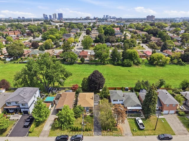 Detached at 88 Cavehill Crescent, Toronto, ON M1R 4P9, Toronto E04