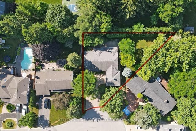 Detached at 27 Hawthorne Lane, Aurora, ON L4G 3K8