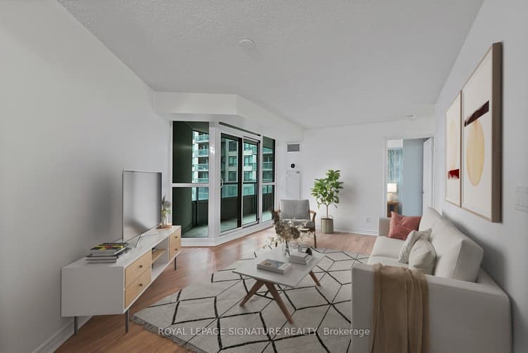 19 Grand Trunk Crescent