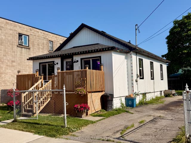 Duplex at 314 Broadway Street, Welland, ON L3C 5L9