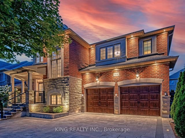 Detached at 939 Goring Circle, Newmarket, ON L3X 0B5