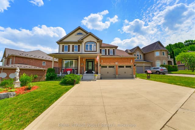 Detached at 805 Munich Circle, Waterloo, ON N2V 2N5