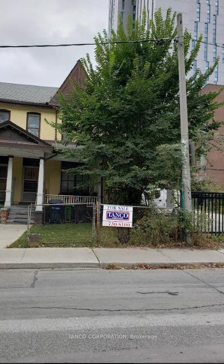 Investment at 172 Huron Street, Toronto, ON M5T 2B4, Toronto C01