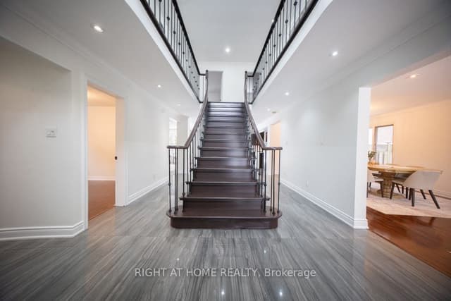 Detached at 2088 Perran Drive, Mississauga, ON L5K 2R4
