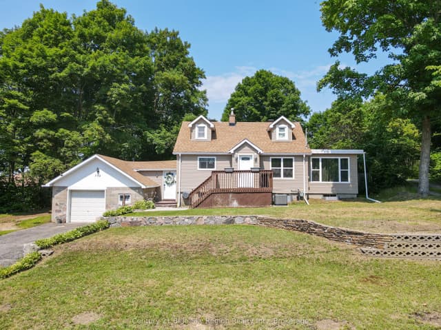 Detached at 732 Airport Road, North Bay, ON P1C 1A2