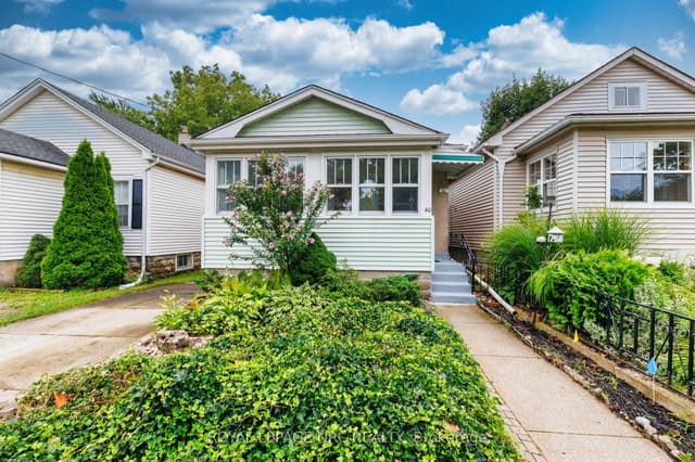 Detached at 40 St. Patrick Street, St. Catharines, ON L2R 1K1