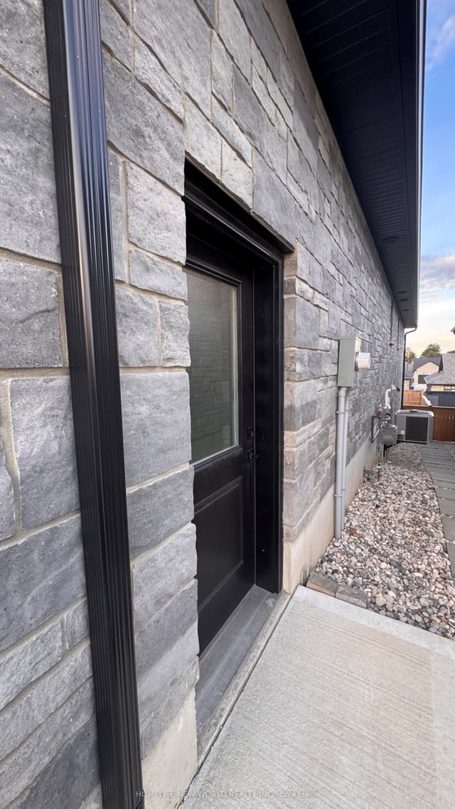 Semi-Detached at 118 Devinwood Avenue, Brockton, ON N0G 2V0
