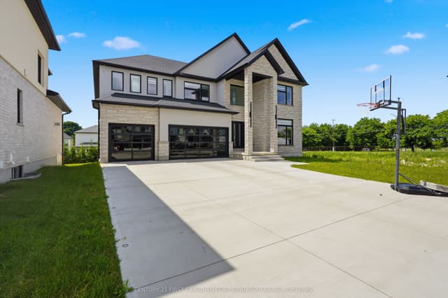 Detached at 147 Princeton Terrace, London South, ON N6K 0L5