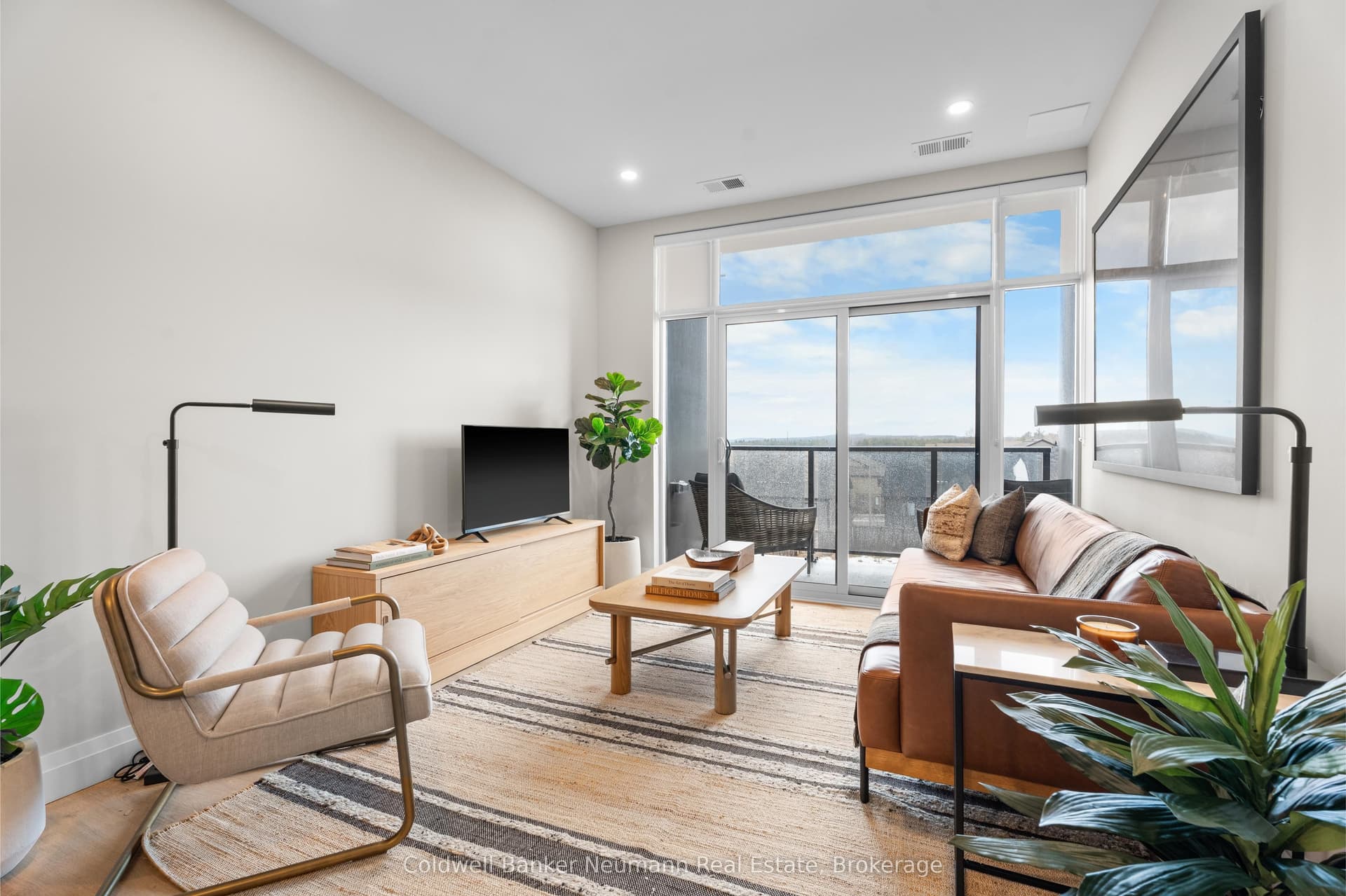 Suite 508 · Floor 5, Unit 508 · 1882 Gordon St