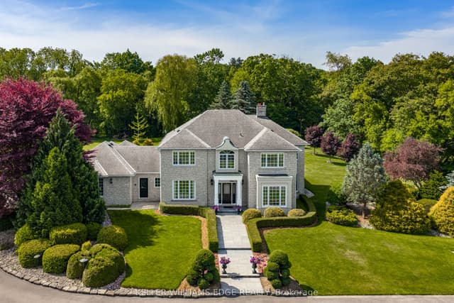 Detached at 938 Governor's Road, Hamilton, ON L9H 5E3